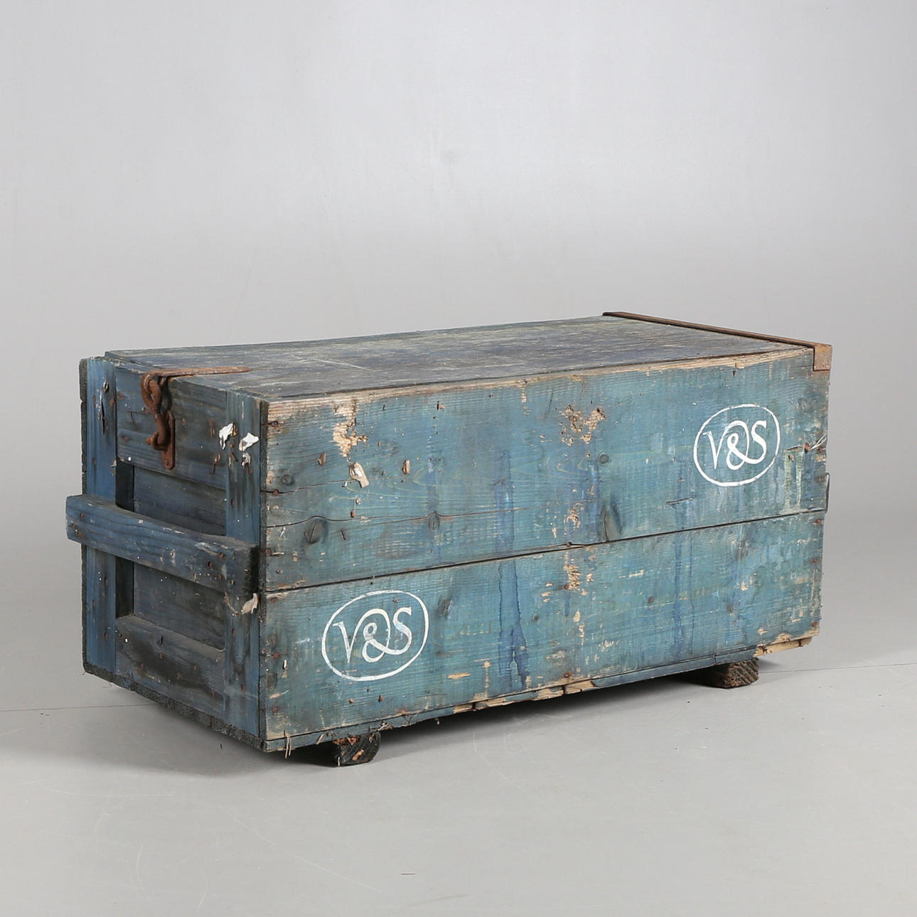 DRYCKESBACK, blåmålat trä, 18/1900-tal.