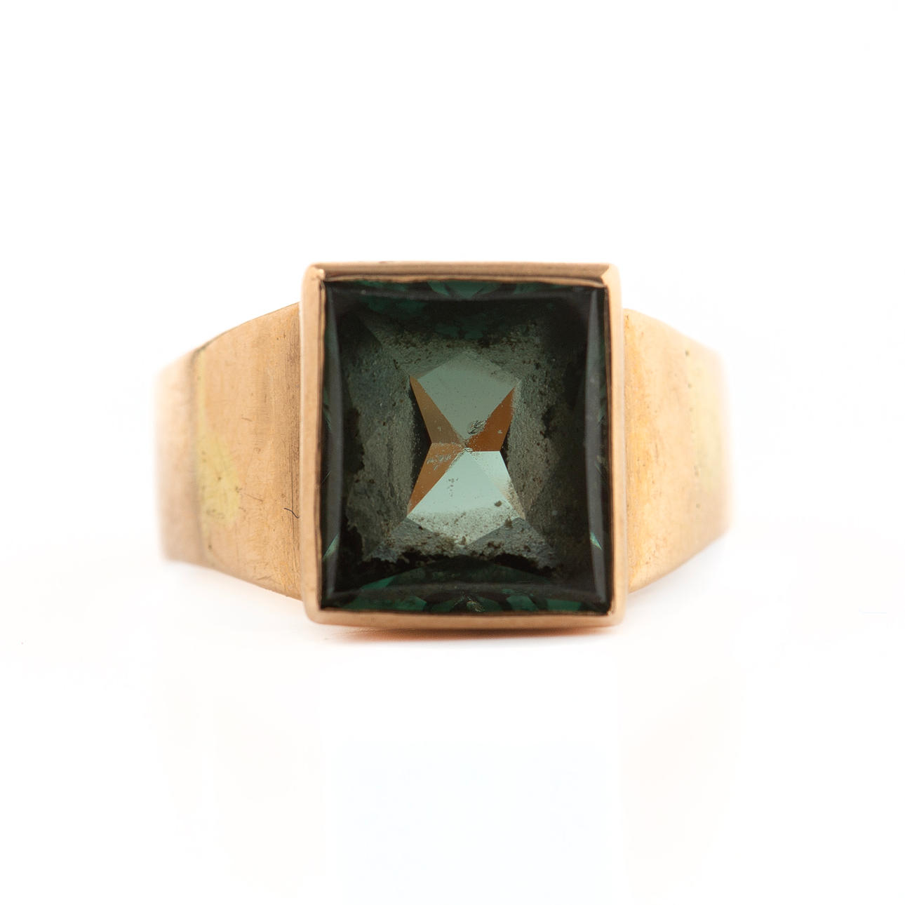 RING, 18K gold with synthetic green spinel.