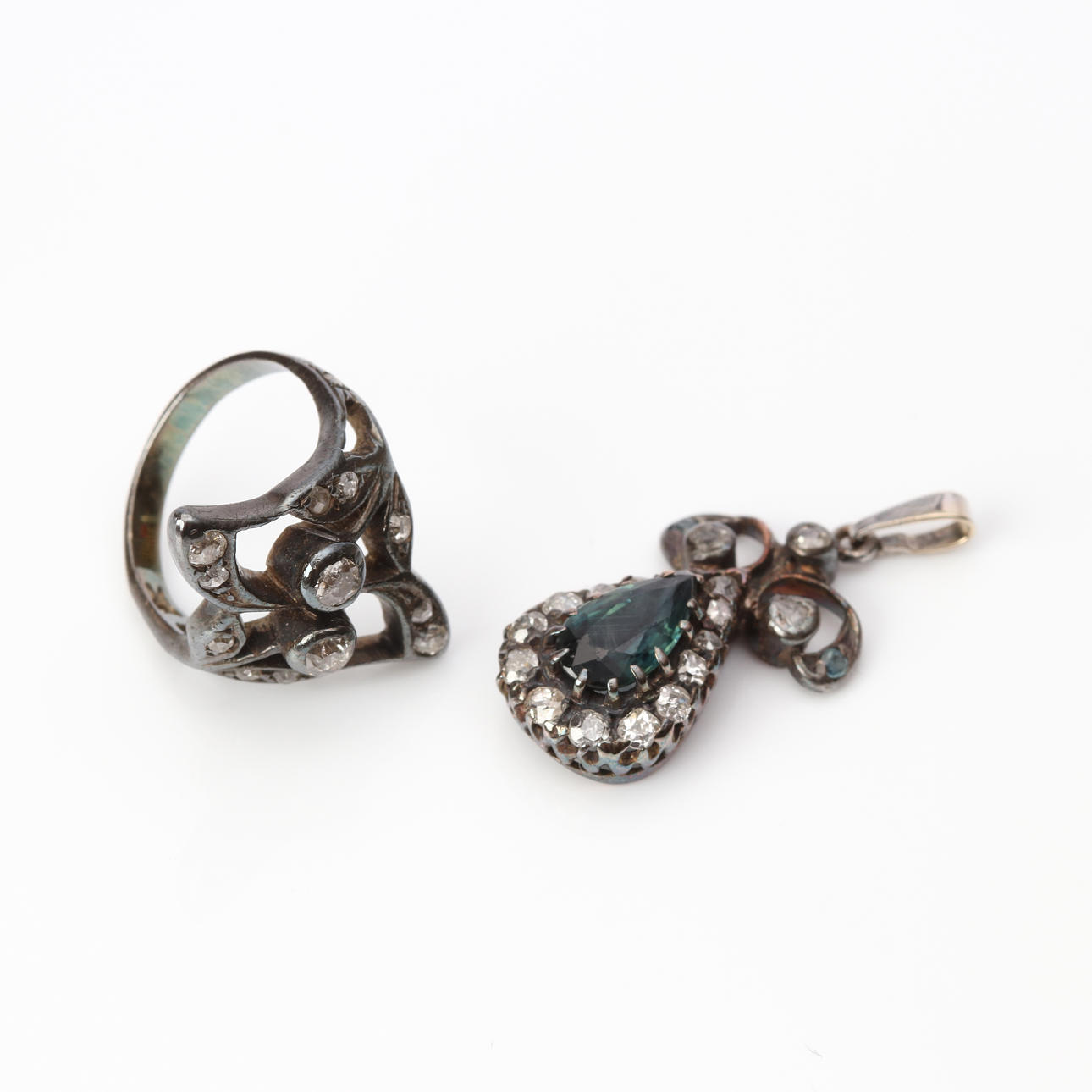 RING & PENDANT, GOLD 14K, sapphire and diamonds.