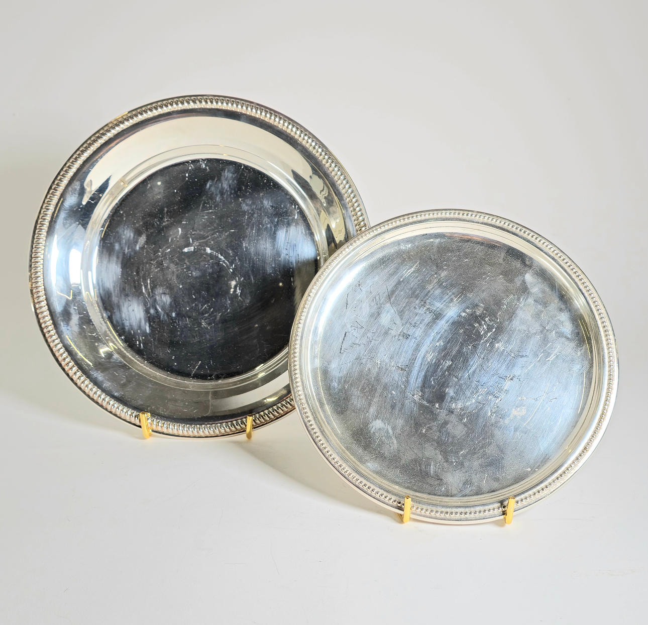TWO CIRCULAR TRAYS FOR SNACKS.