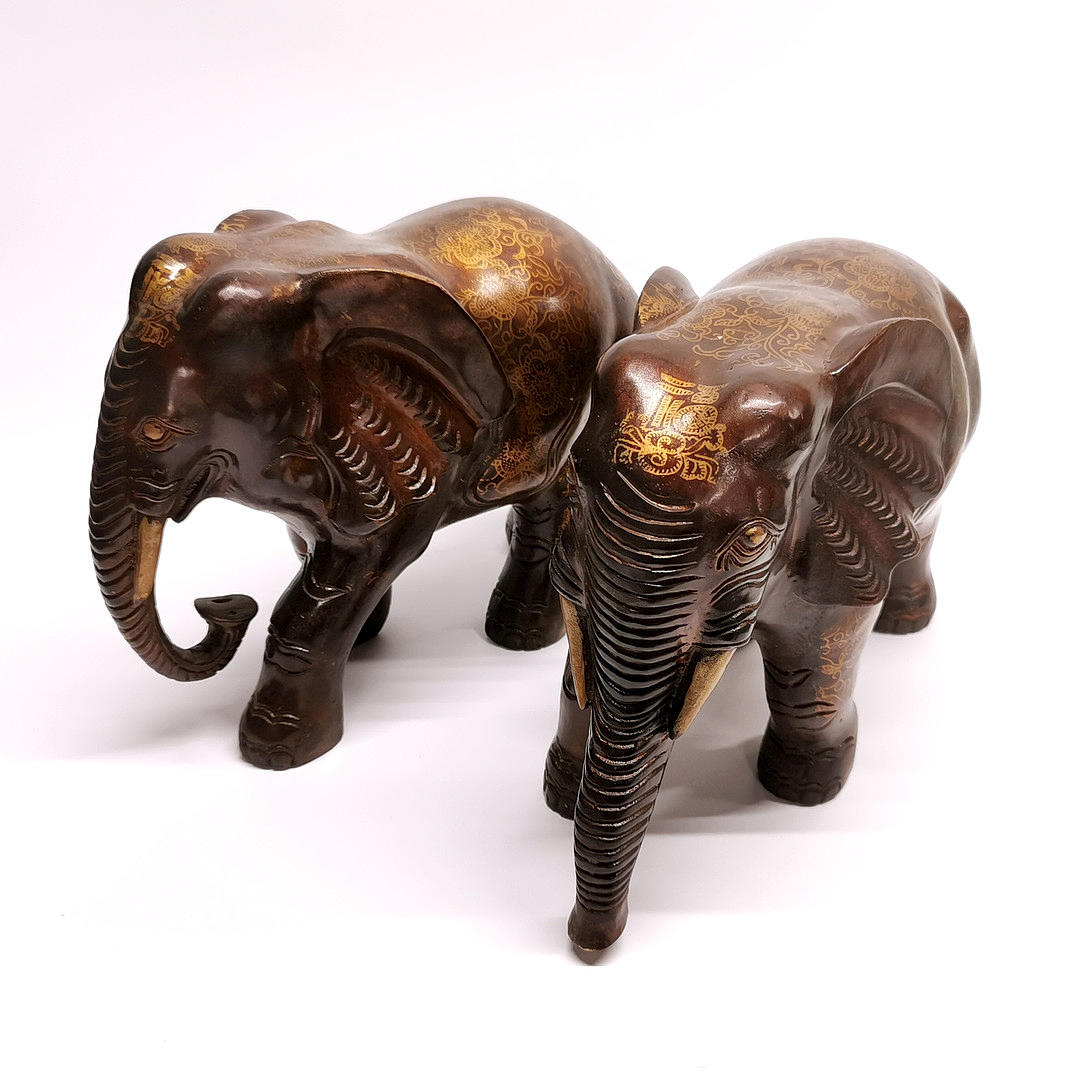 CHINESE BRONZE ELEPHANT FIGURES.