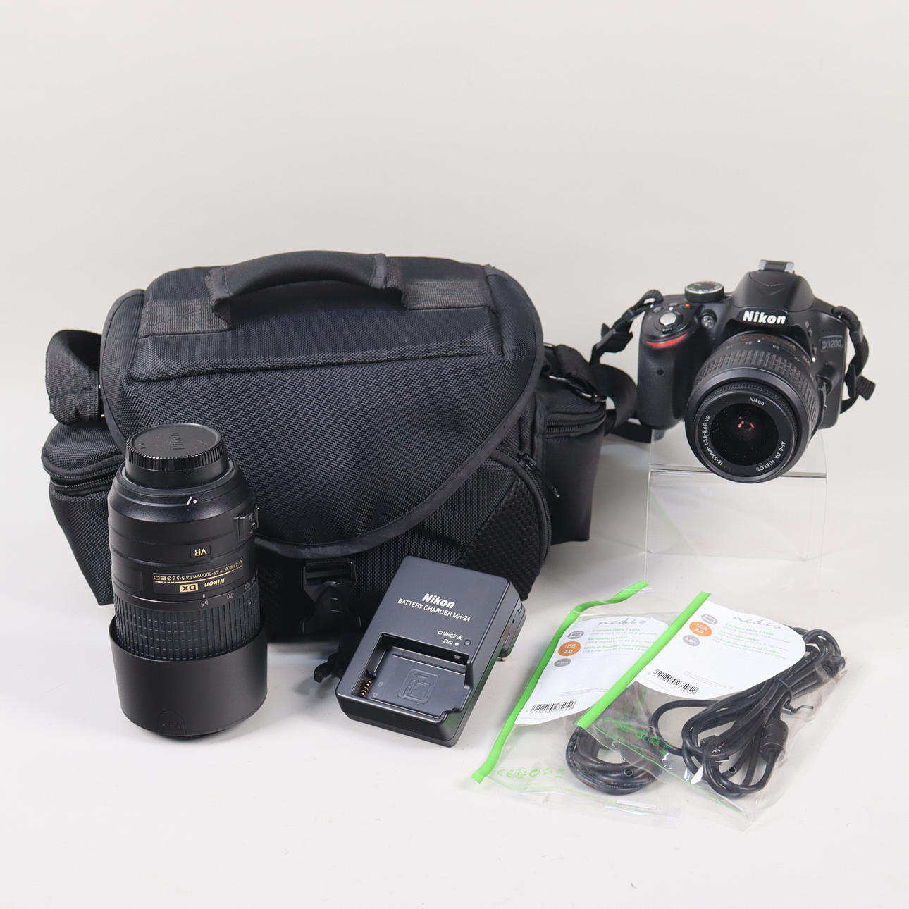 NIKON D3200 Digitale Systemkamera mit Zubehör.