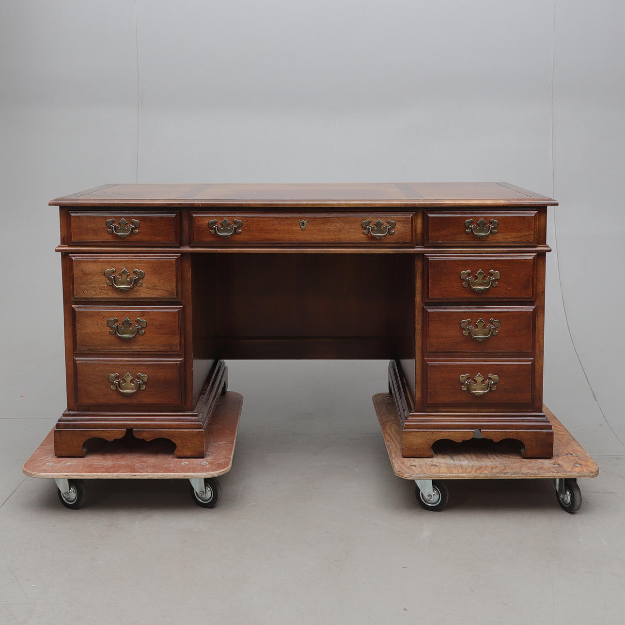 DESK, pinewood, American Drew Inc, USA.