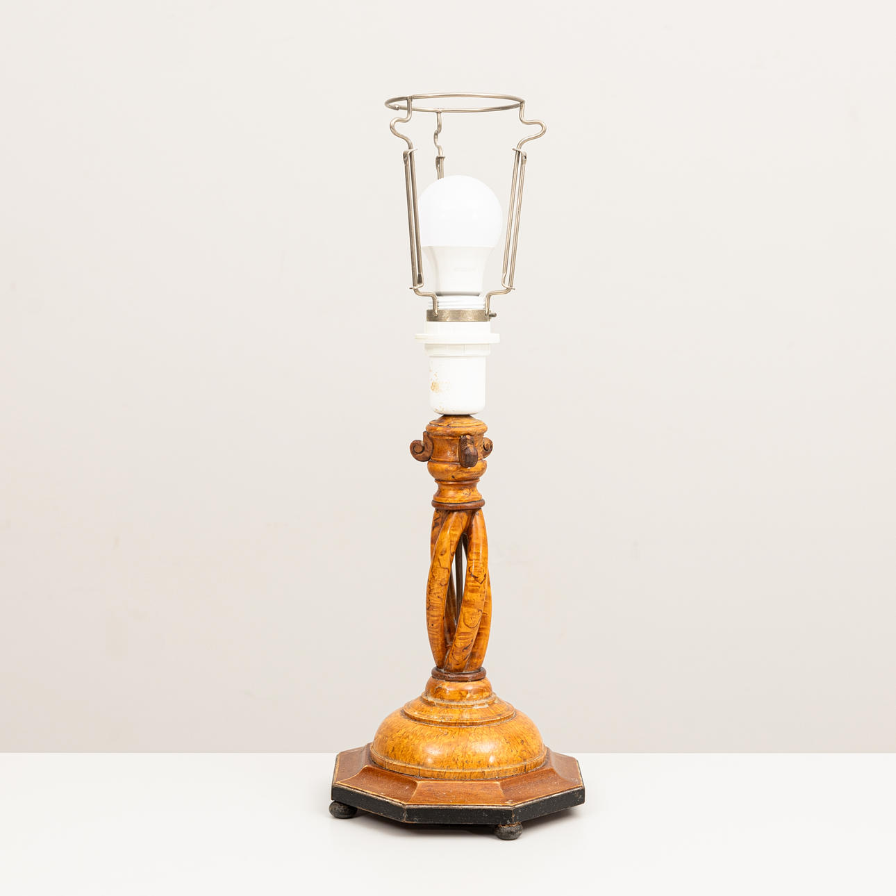 A partly masur birch table lamp, first half of the 20th century.