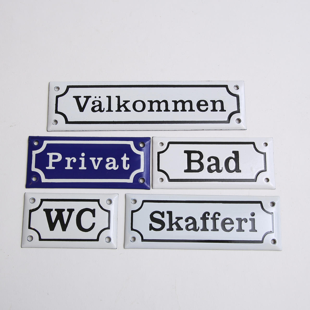 Emalikyltit, 5 kpl, nykyaikaiset.