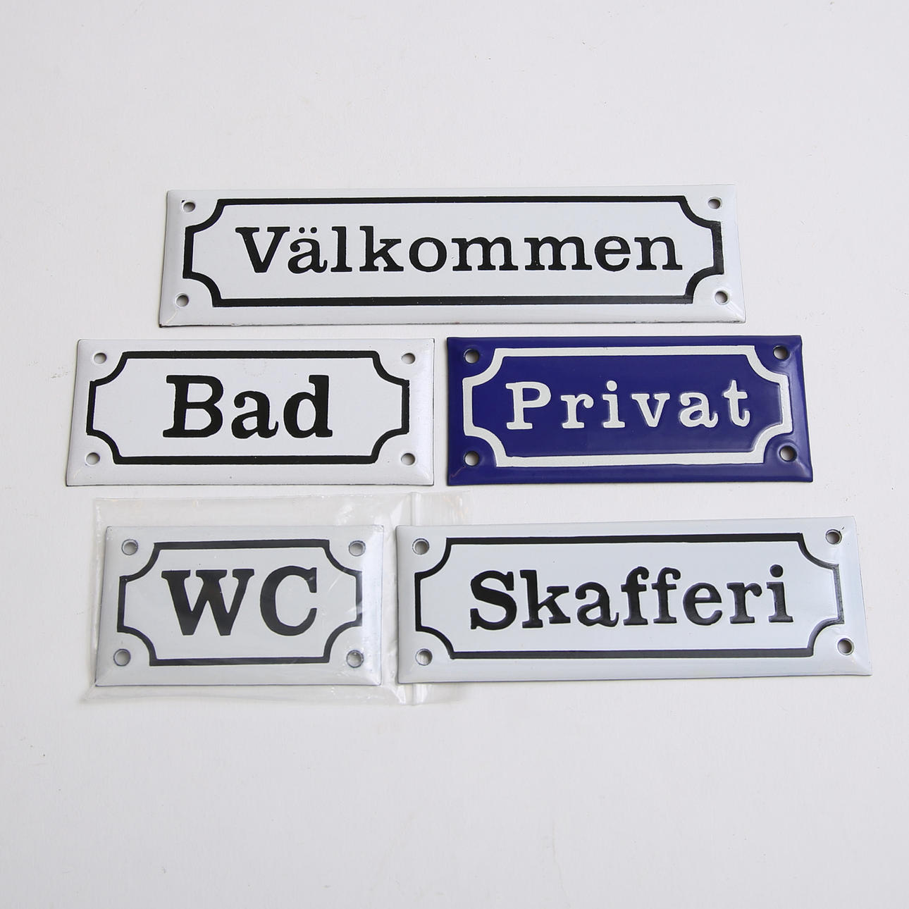 Emalikyltit, 5 kpl, nykyaikaiset.