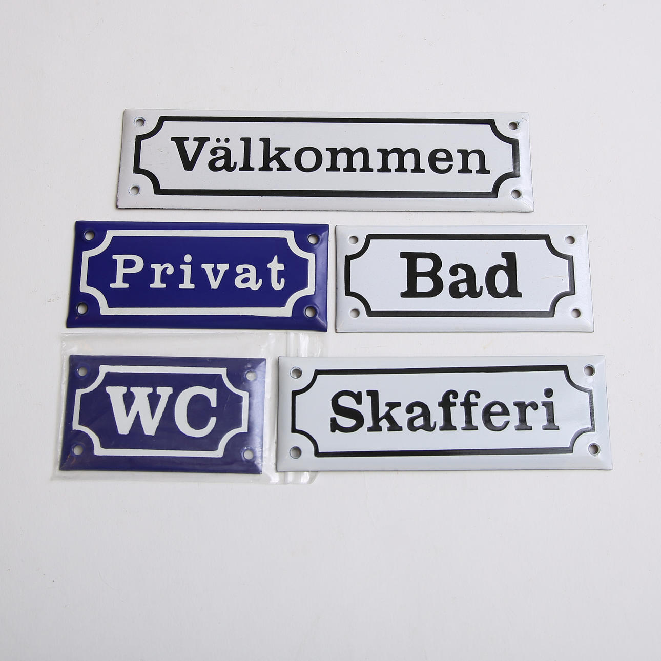 Emalikyltit, 5 kpl, nykyaikaiset.