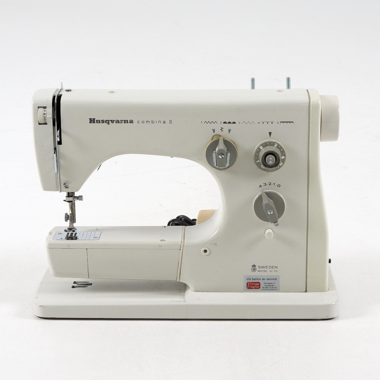 SEWING MACHINE, Husqvarna, combine II Model 3220.