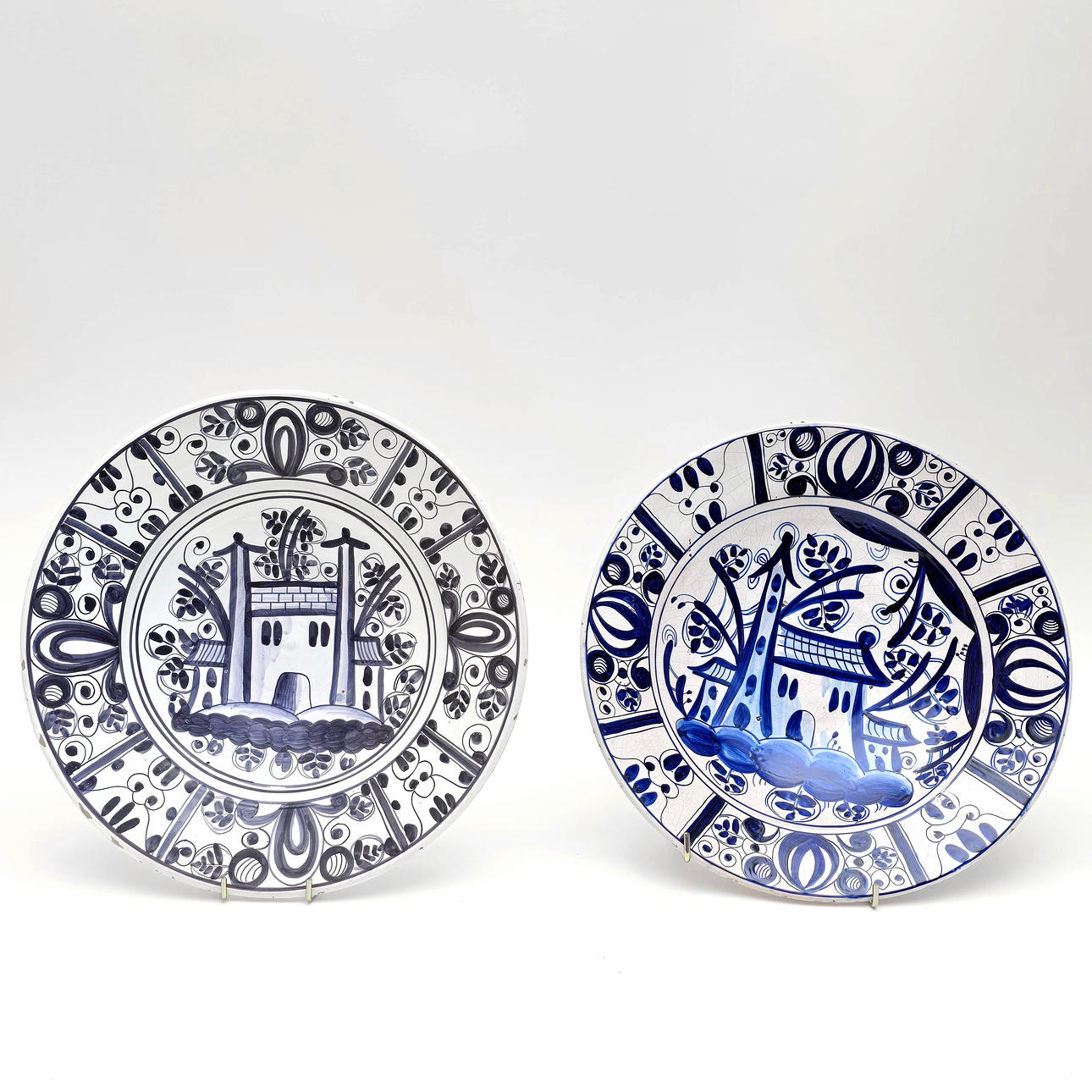 TO EMALJEREDE KERAMISKE PLADER.