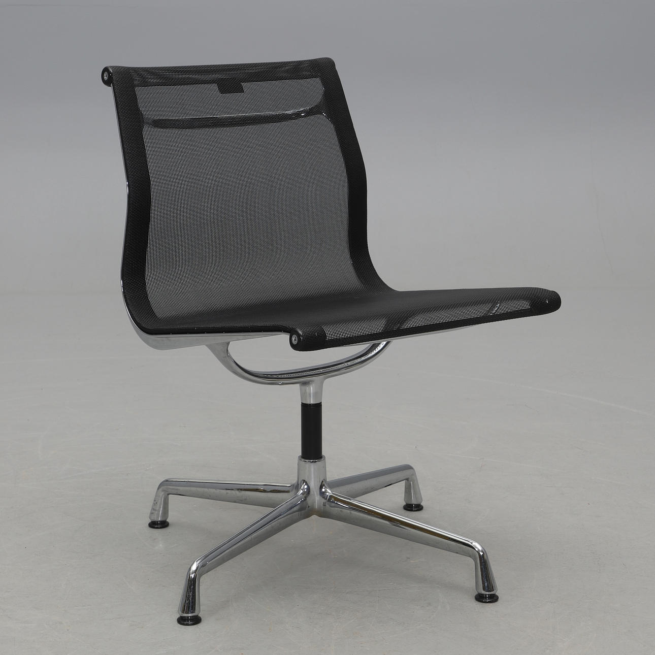 CHARLES & RAY EAMES. Kontorsstol, "Aluminium Group", Vitra.