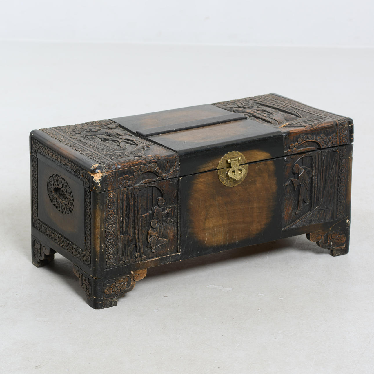 A KAMFERKISTA, China, siglo XX.