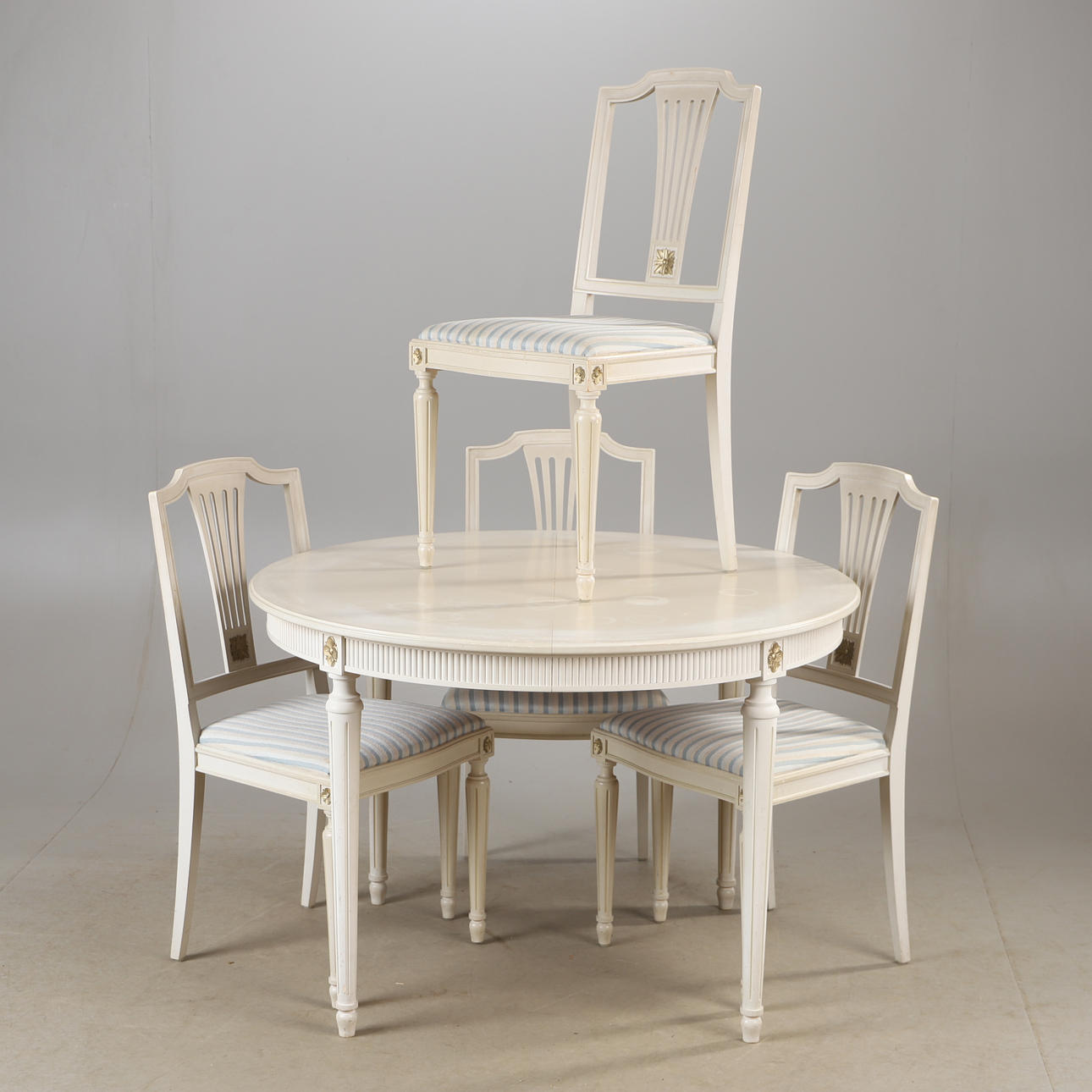 DINING GROUP, 5 pieces, grey painted, Gustavian style.