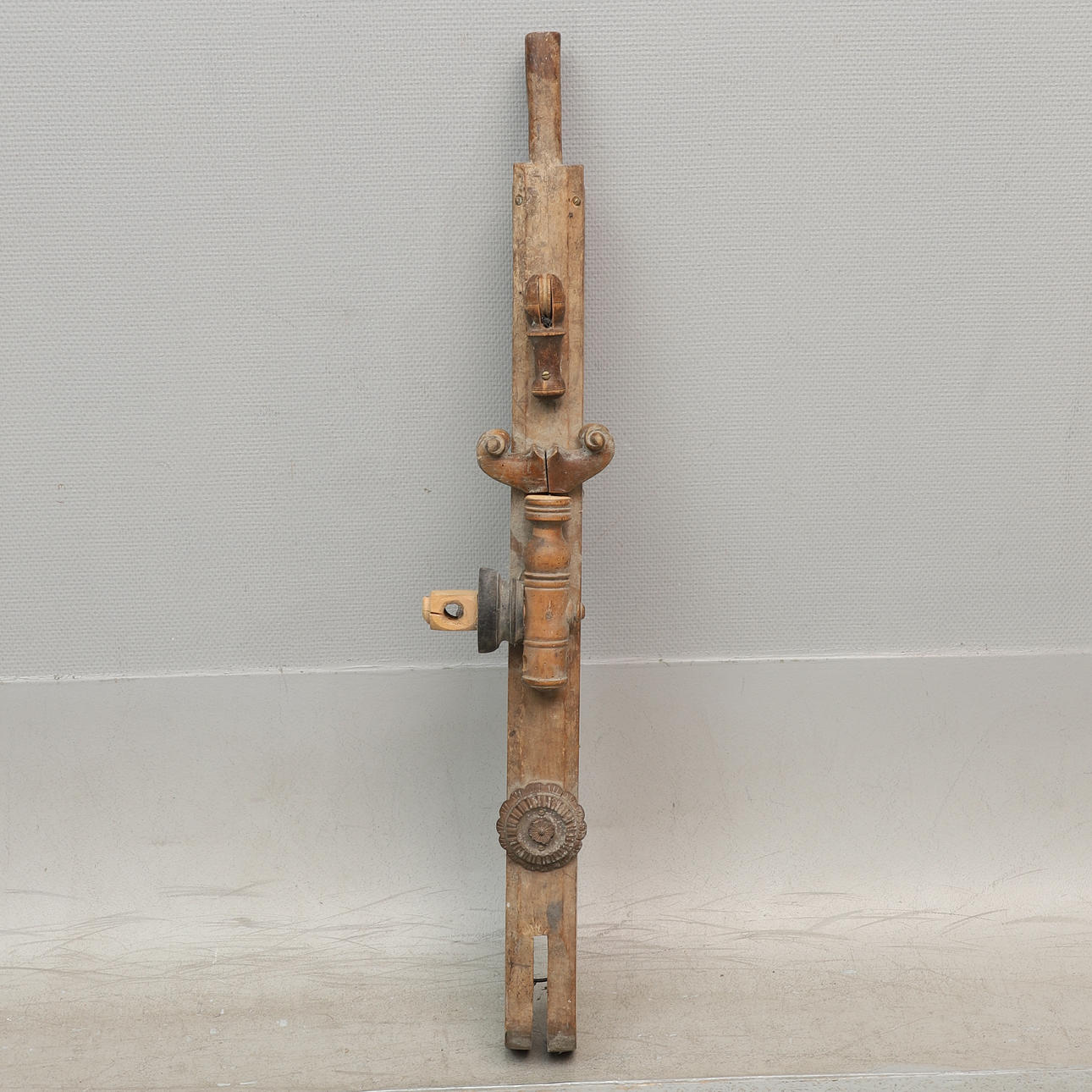 ALLAN HOBJER. Wall sculpture, wood, signed, dated 1976.