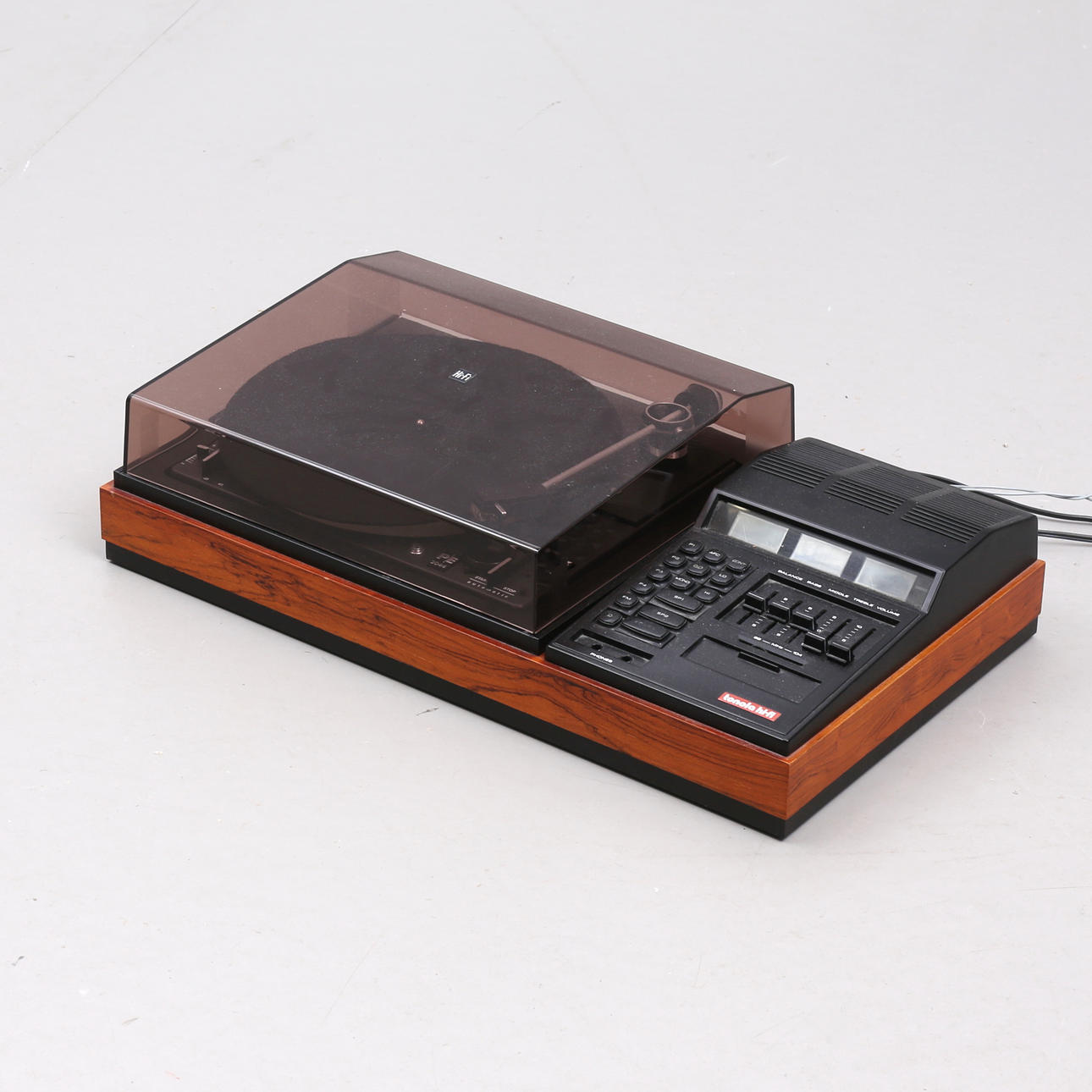 A Perpetuum Ebner 3044 turntable, Germany and RECIEVER Nytech CTA 252, England.