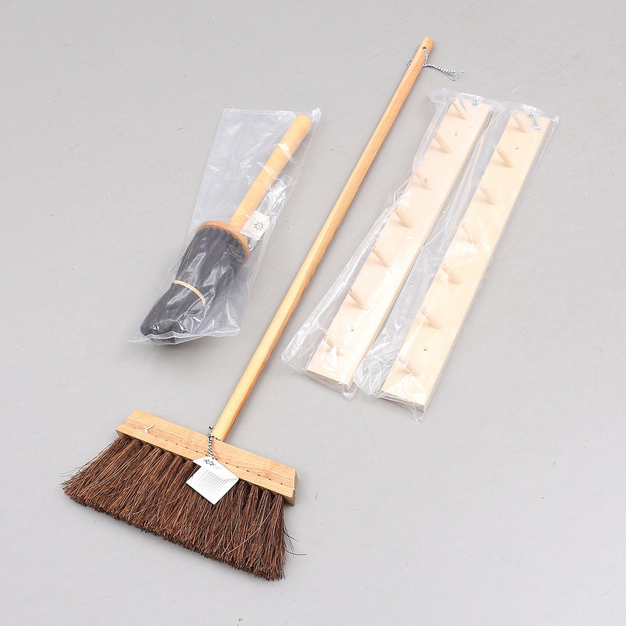 BØRSTER og KNAPPLADER, Iris Hantverk.