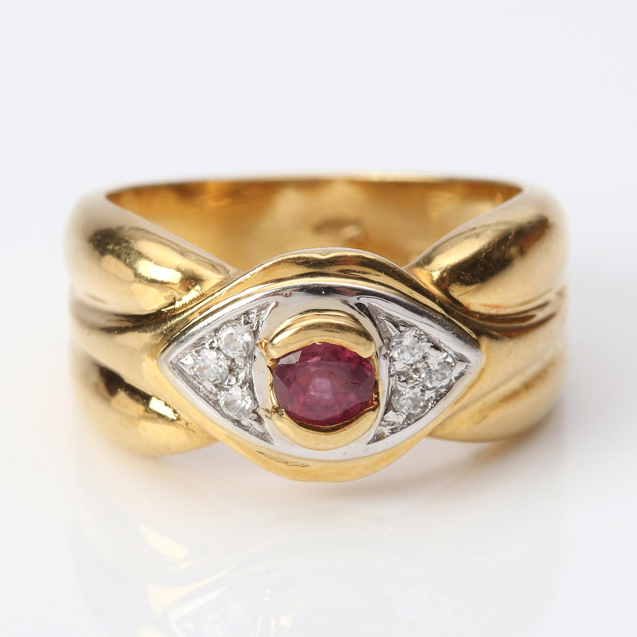 RUBY RING with diamonds 18k.