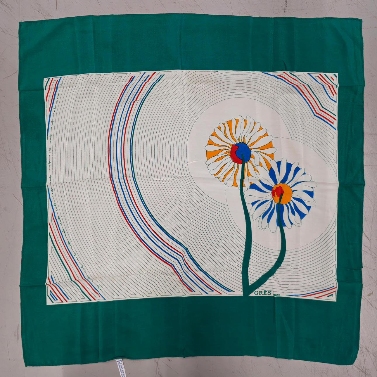 CARRÉ SCARF. PARIS STONEWARE. SILK.