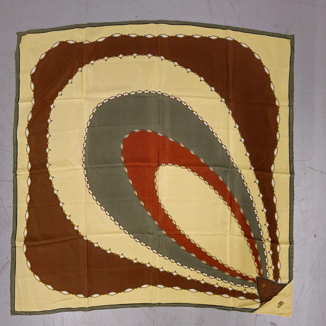 PUIG DORIA SCARF. SILK. GOLD CHAIN.