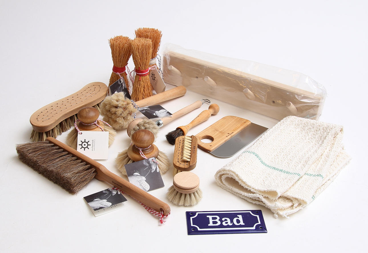 PINCELES, etc., en su mayoría Iris Crafts.