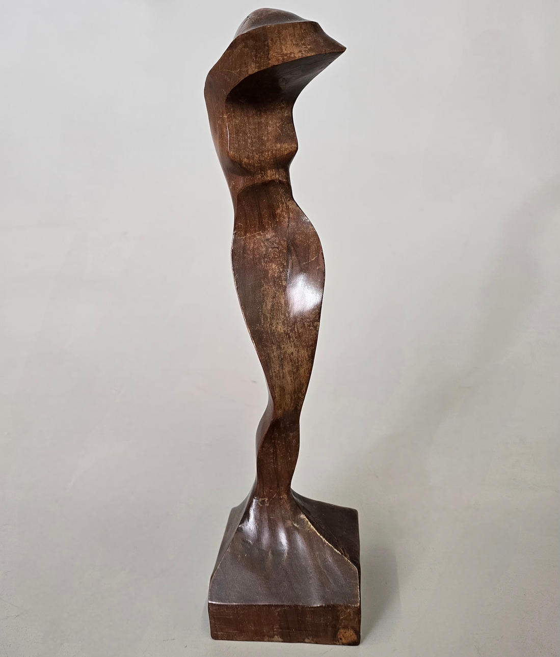 ESCULTURA SALUT. MADERA NOBLE.
