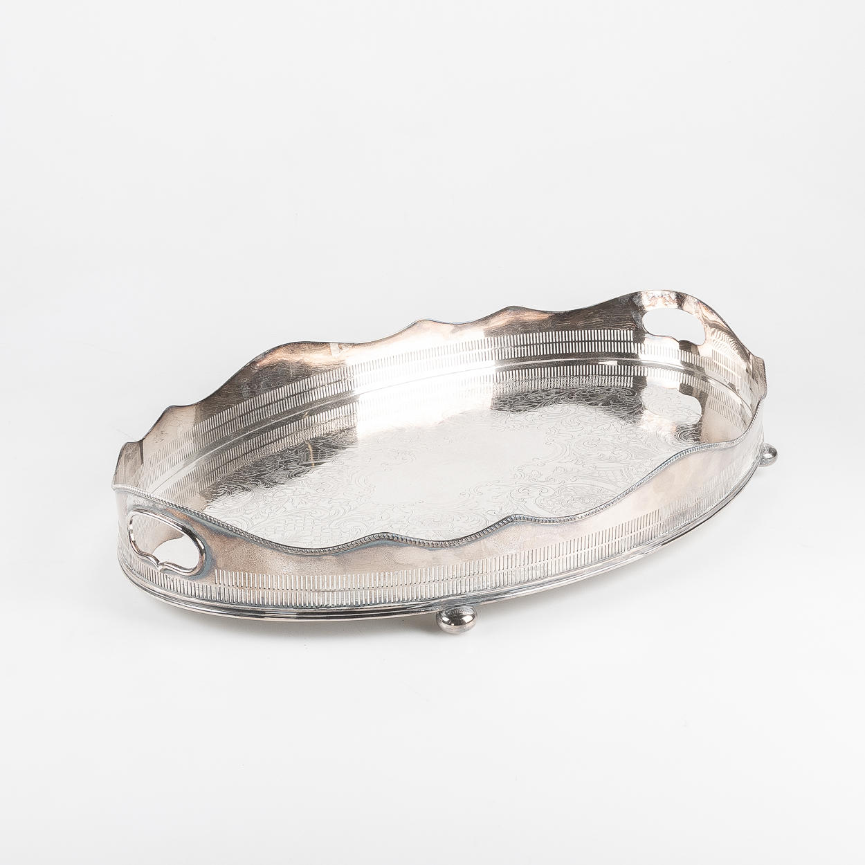 Versilbertes Serviertablett, 20. Jahrhundert.