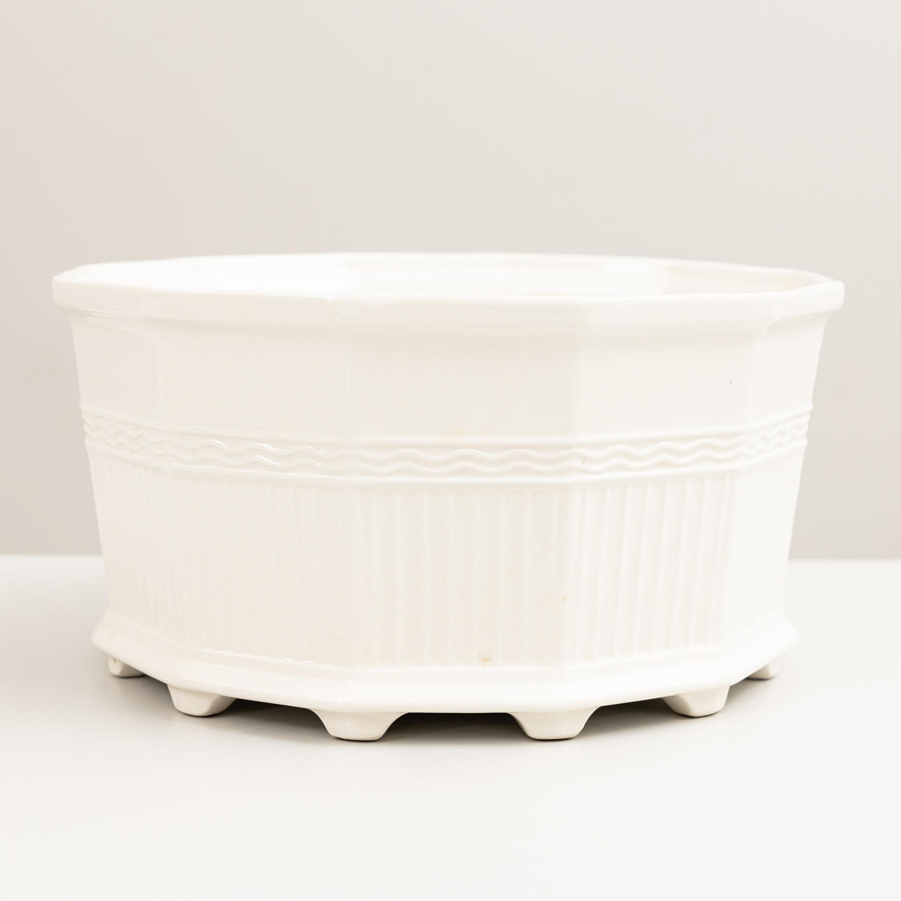 PRINS EUGEN. Outer lining, vitroporcelain, “Waldemarsudde”, no: 3, Gustavsberg.