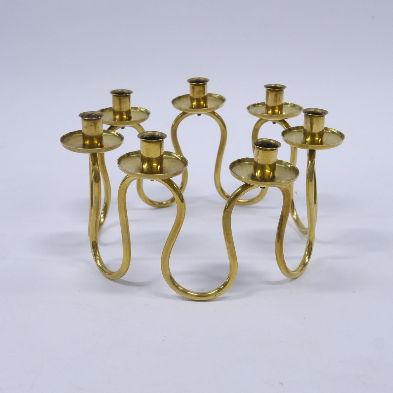 LARS HOLMSTÖM. KERZENSTÄNDER AUS MESSING, ARVIKA.