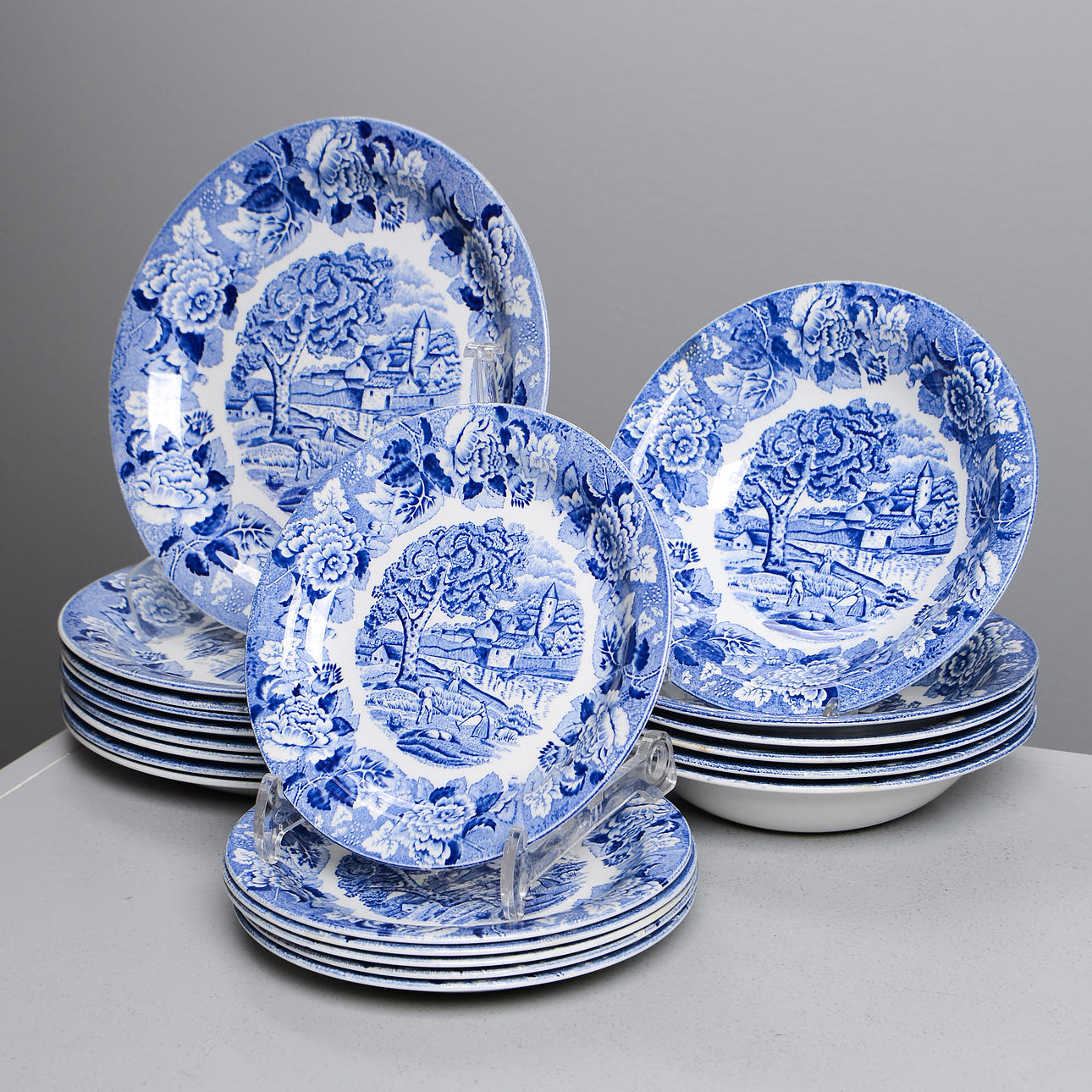 TABLEWARE PARTS, “Wind seats”, Rörstrand (21 pieces).