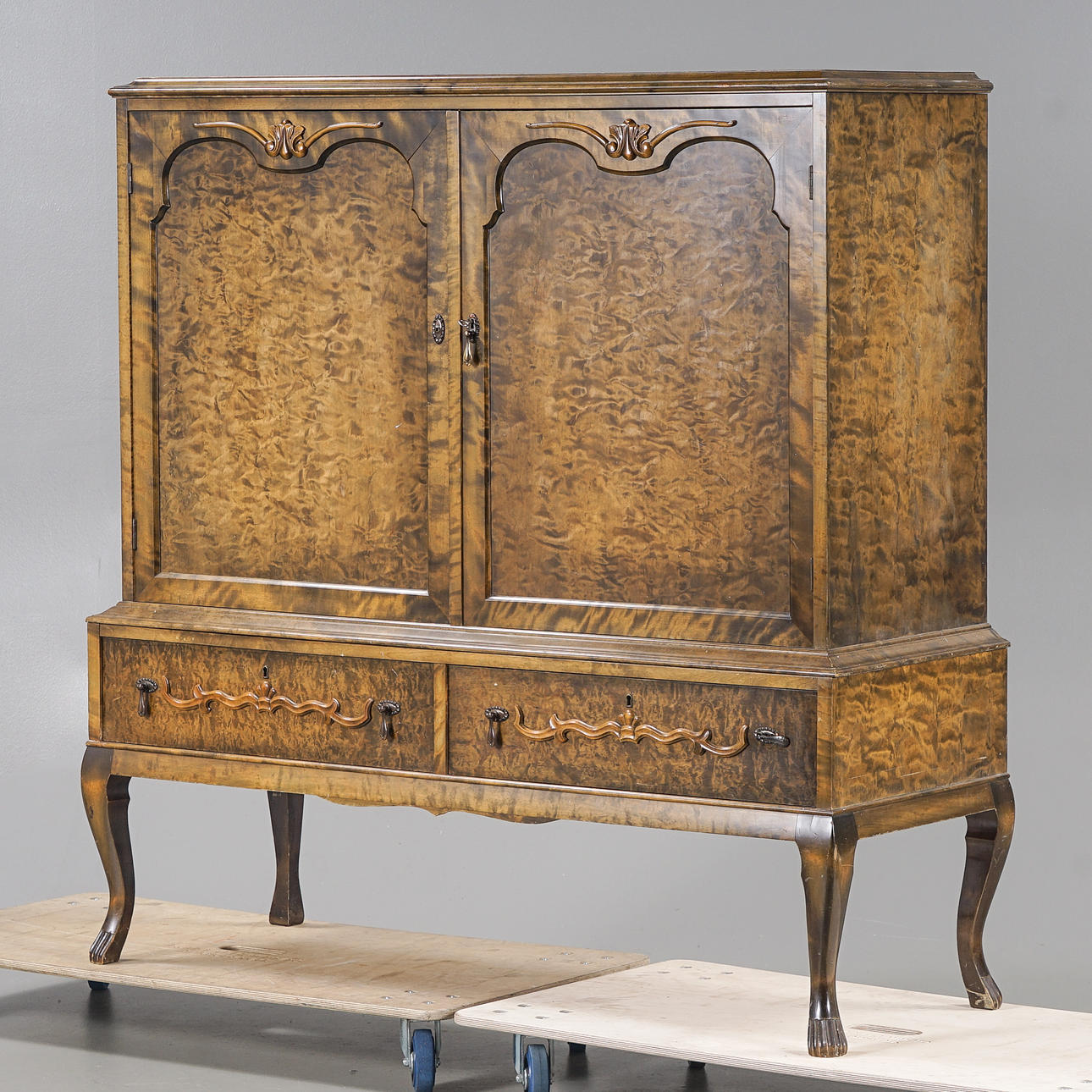 GABINETES DE COMEDOR DE LA DÉCADA DE 1930.