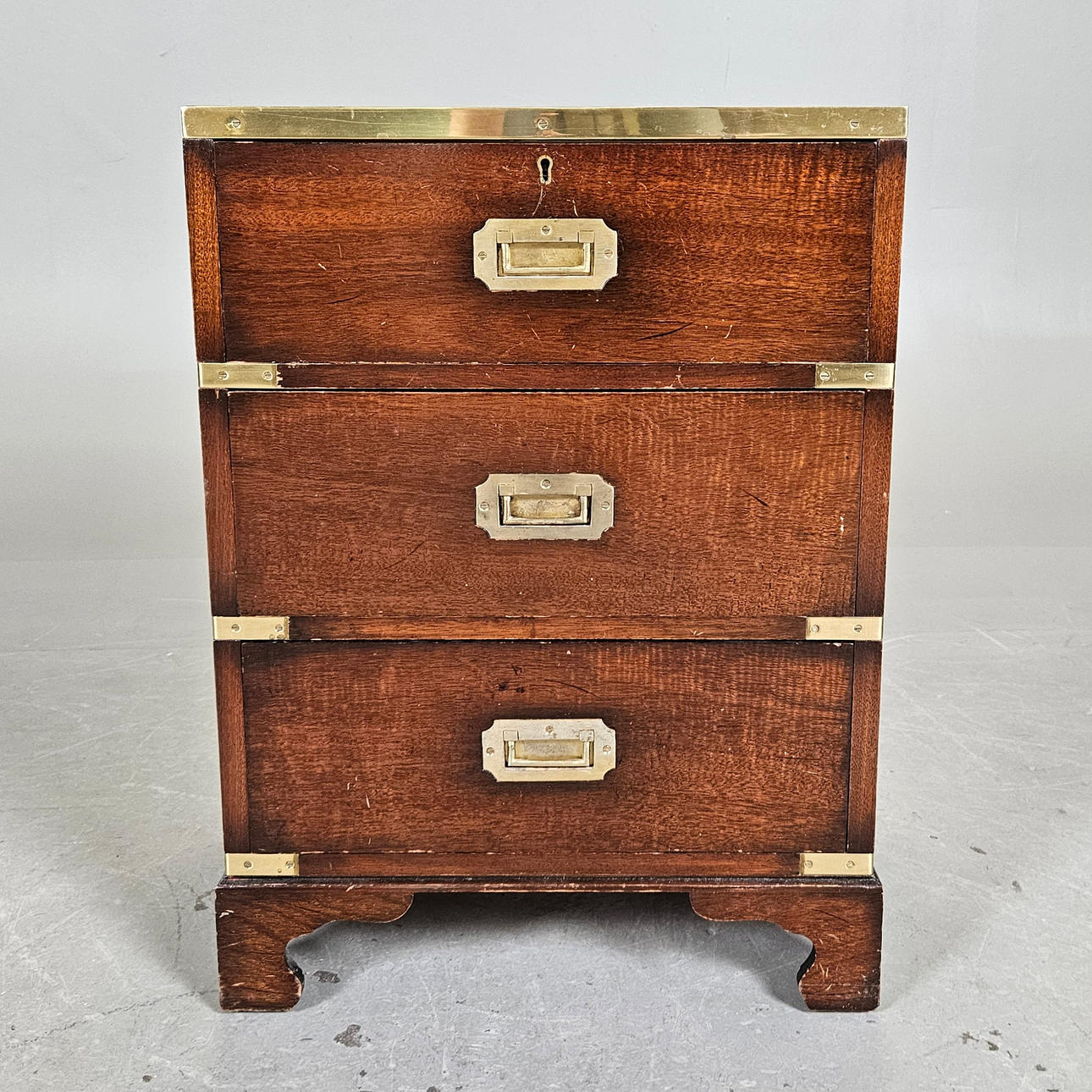 BYRÅ, engelsk stil, 1900-tal.