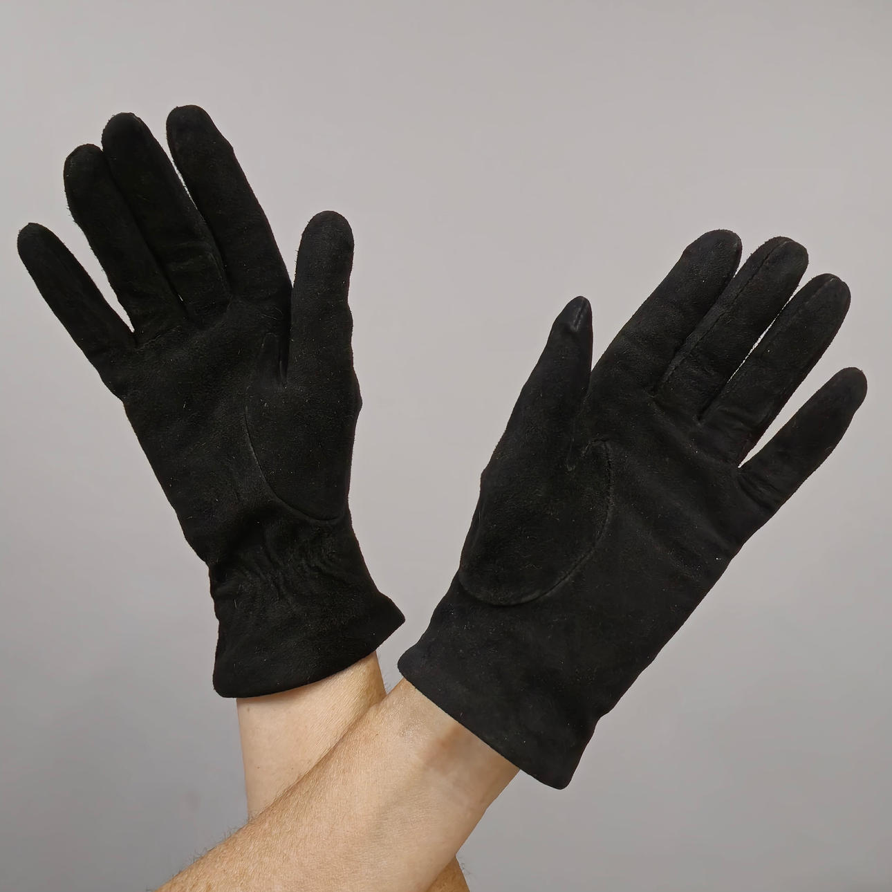 TVÅ PAR MOCKAHANDSKAR.