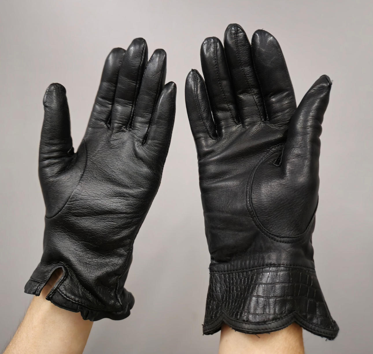 TWO PAIRS OF BLACK LEATHER GLOVES.