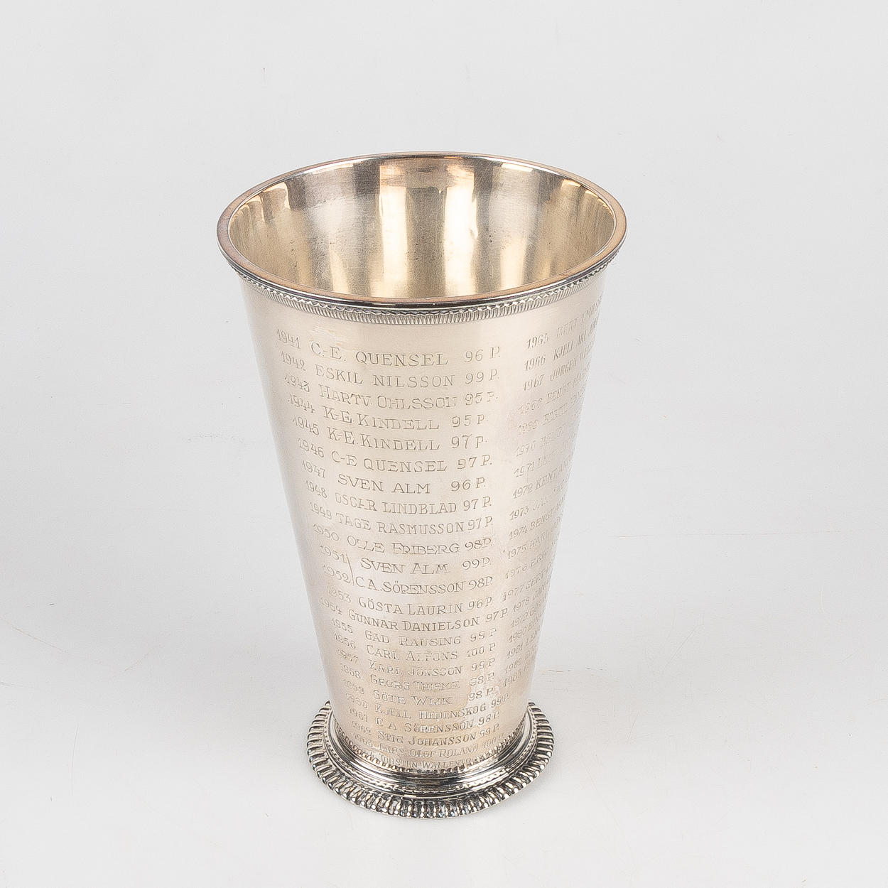 Ein silberner Becher, C G Hallberg, Stockholm, 1940.