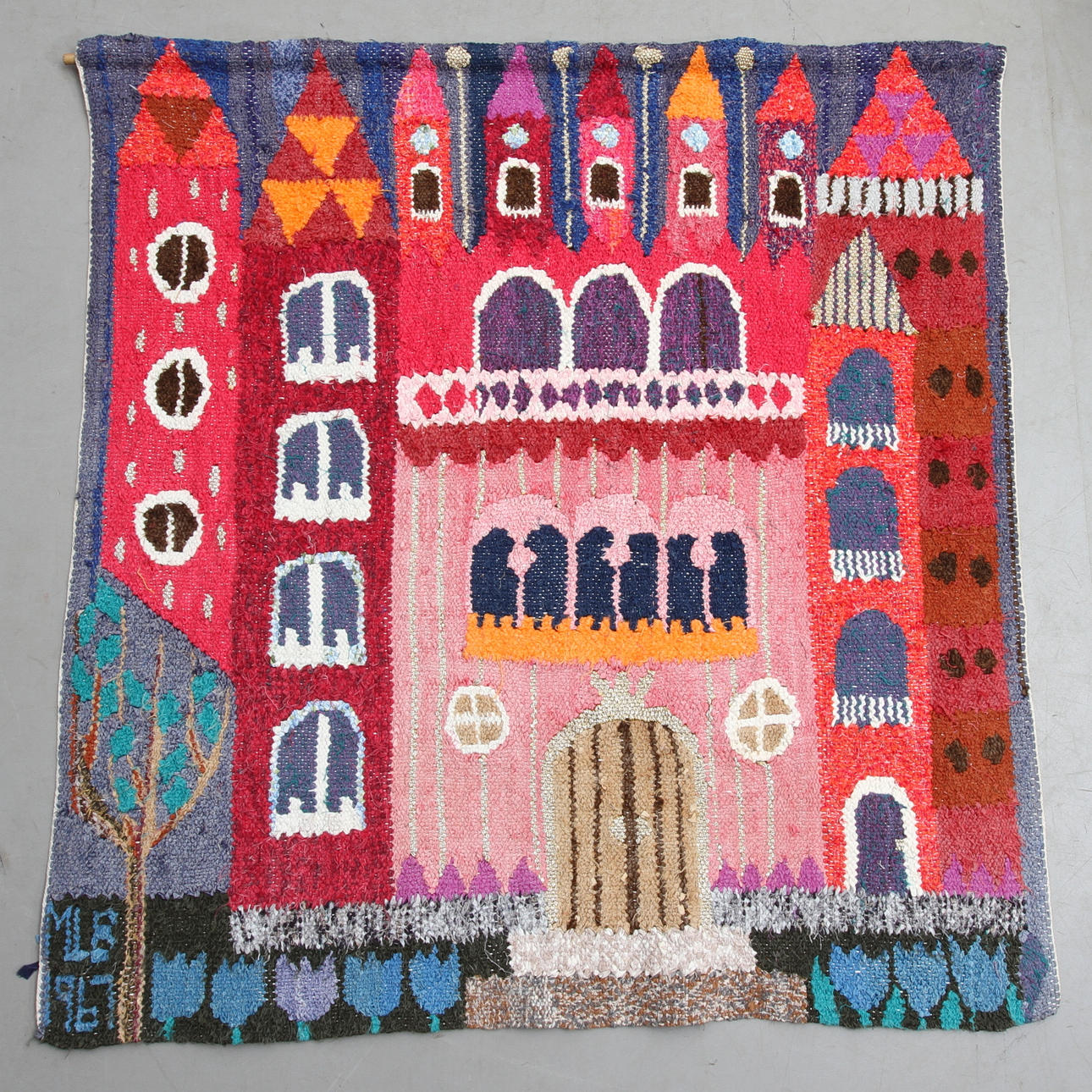 VÄGGBONAD, ca 92 x 98 cm.
