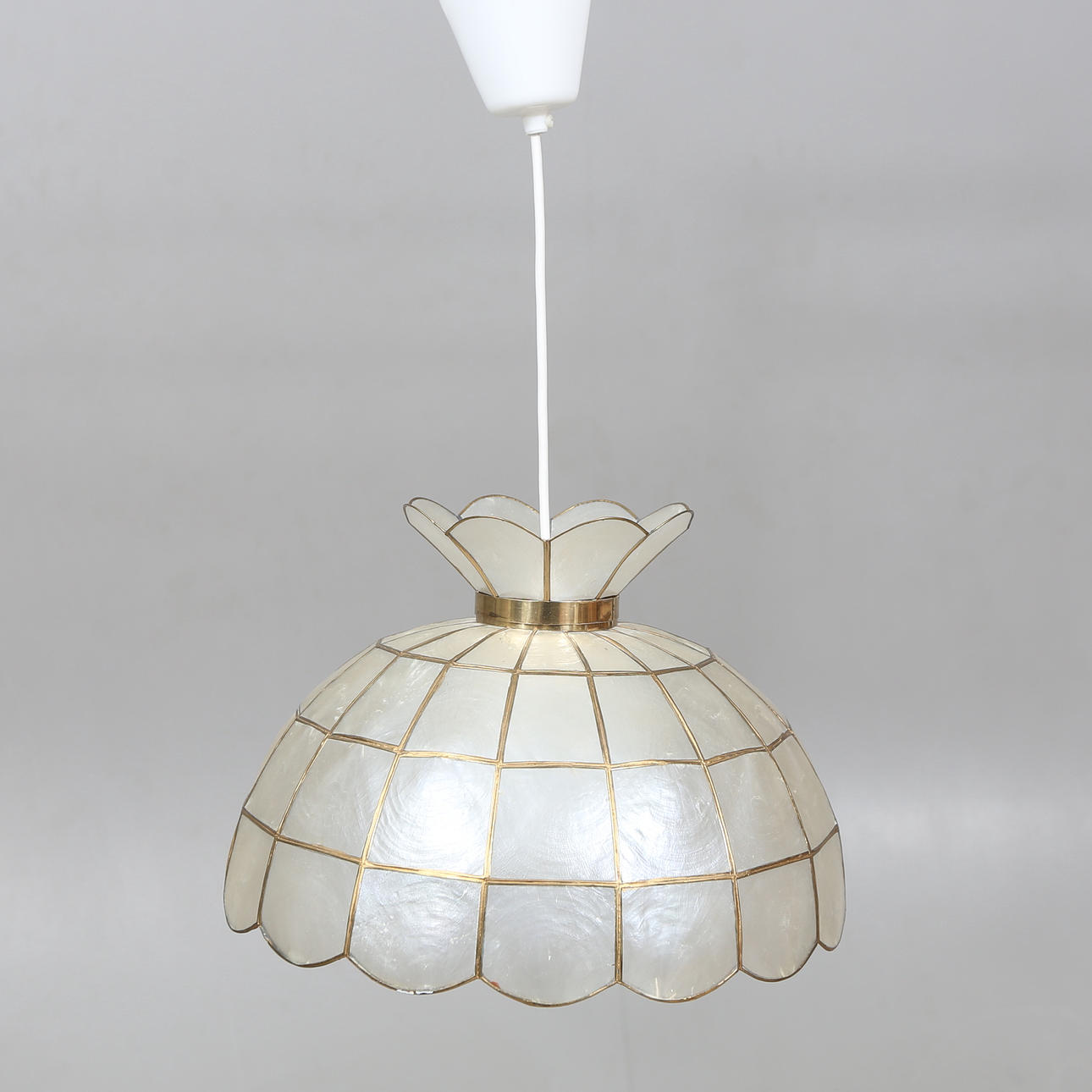 A seashell lamp, second half of the 20th century.
