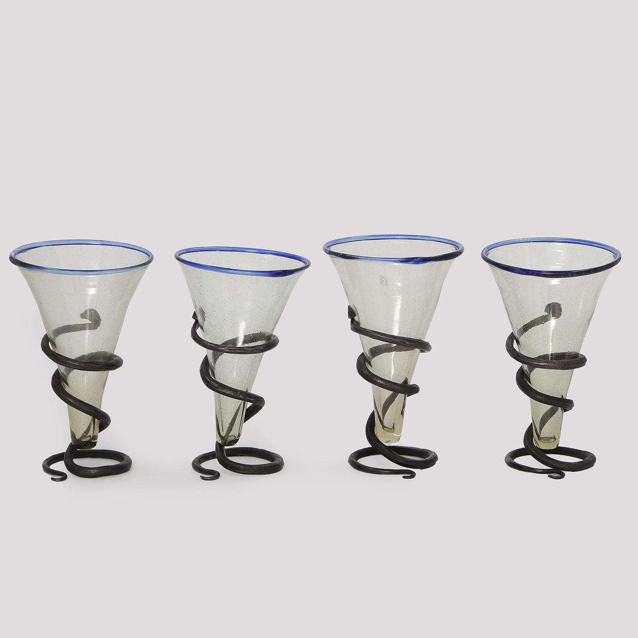 TRAGTKOP 4 STK, „VIKING GLAS“, SMEDE/GLAS, REPLIKAER.