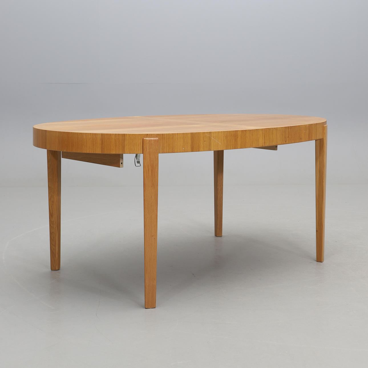 TOMAS JELINEK. Spisebord, Stensund, IKEA, 2003.