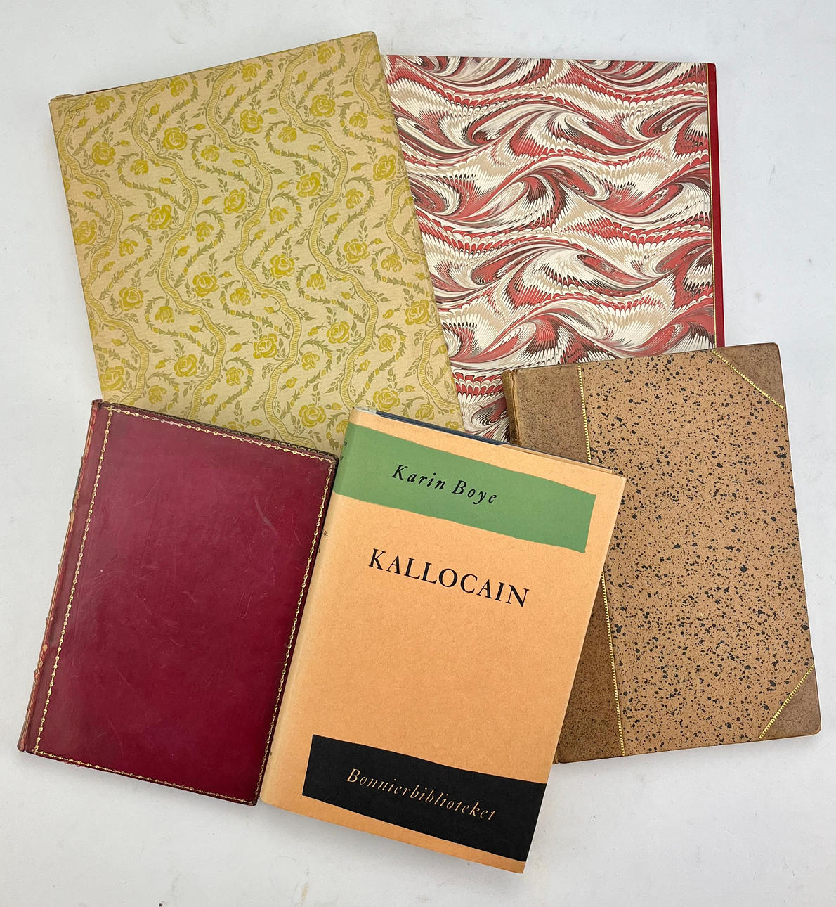 Fem bøger, herunder digte.