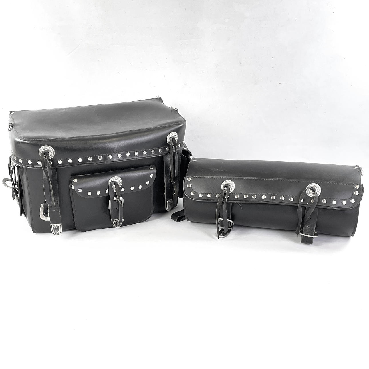 MOTORCYKELVÄSKOR, 2 stycken. Läder/metall.