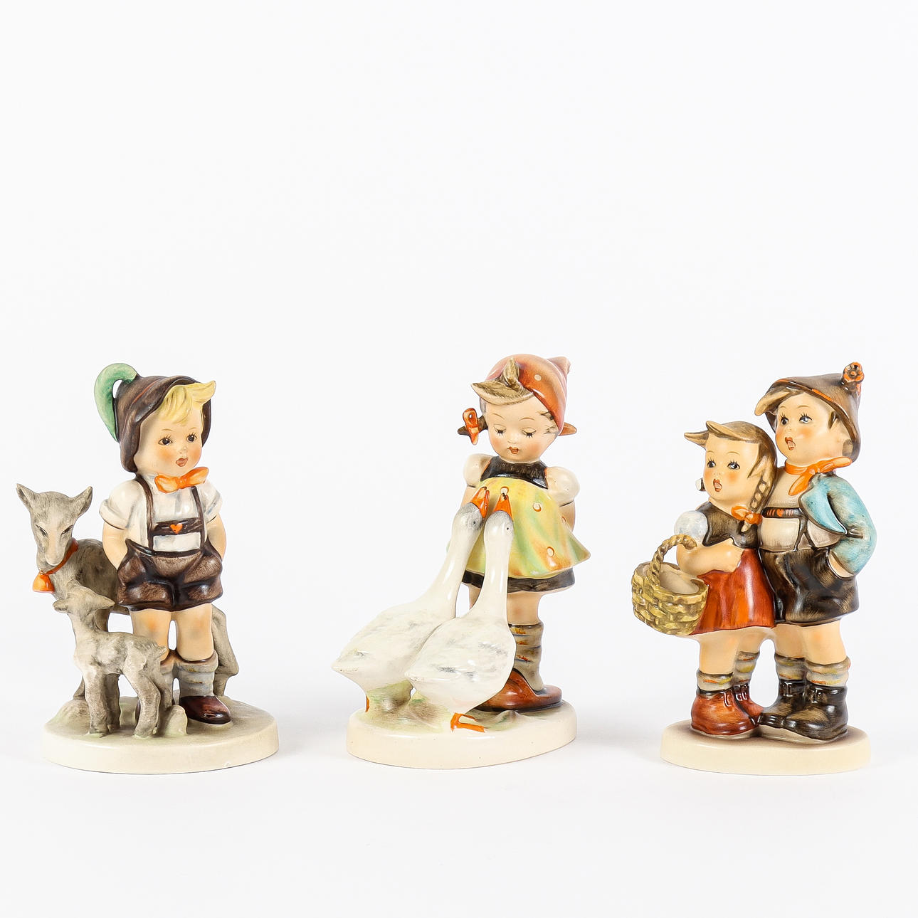 FIGURINES 3 pieces, Hummel.