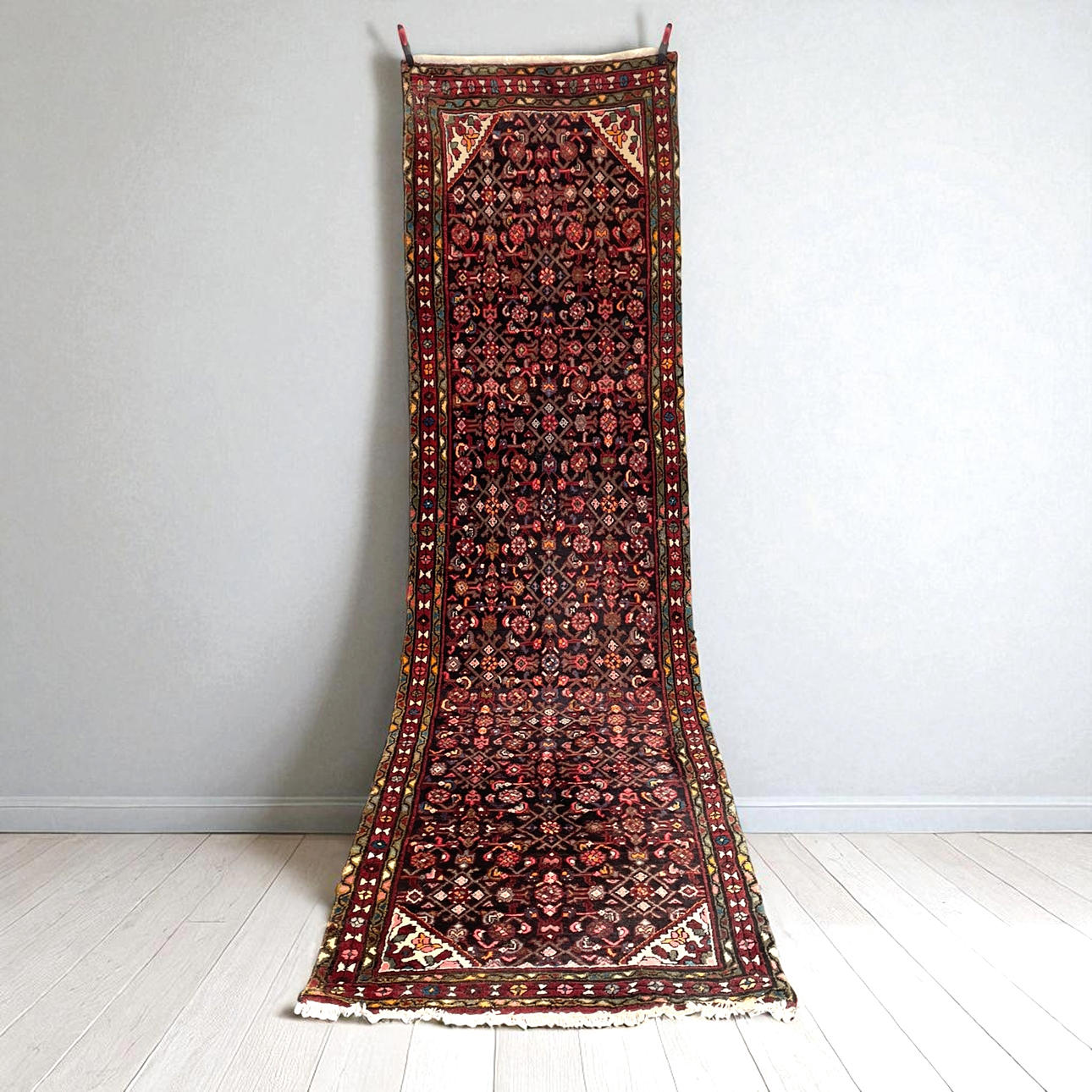 GALLERY MAT. Oriental, hand-knotted, 87x314 cm.