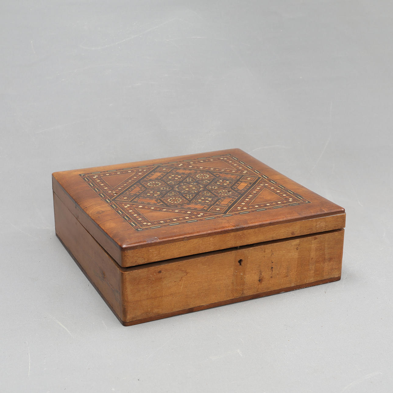 A box with intarsia, 20th century.