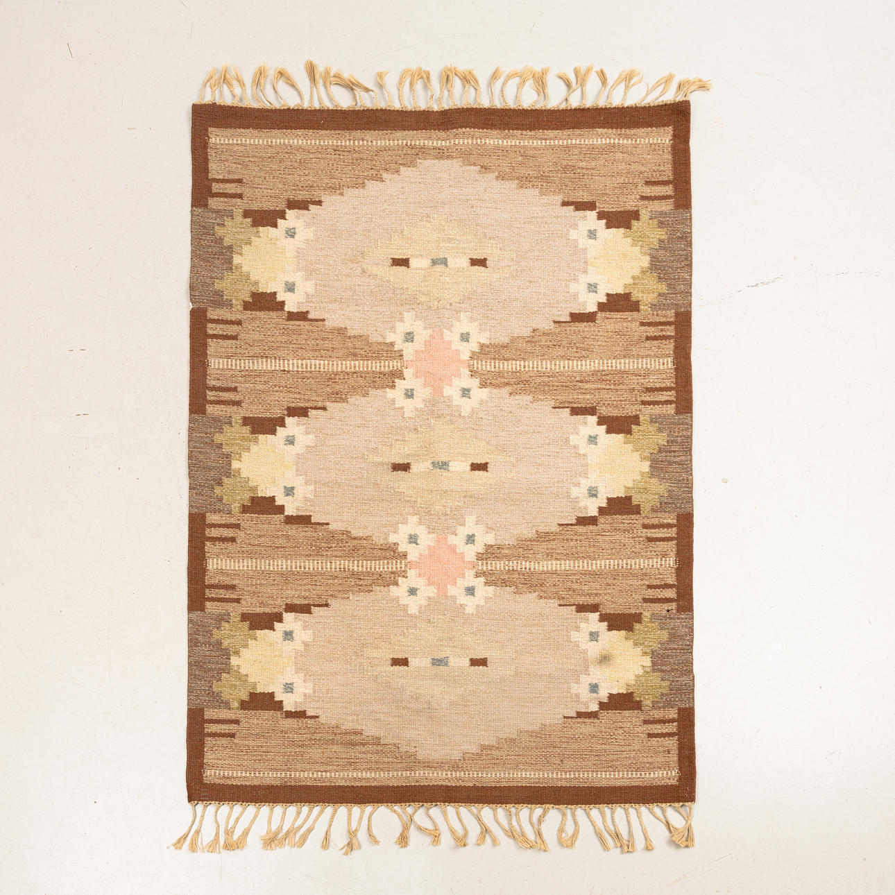 INGEGERD SILOW. Linen, monogram signed dimensions approx. 200x137 cm.