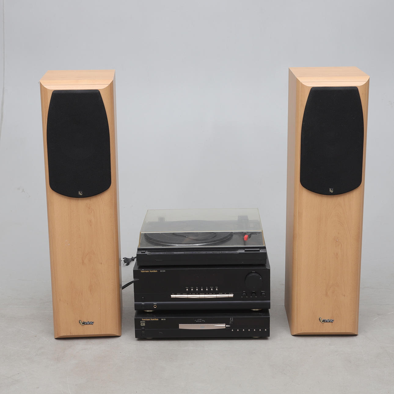 ESTÉREO Y ALTAVOCES, b.la. Harman/Kardon e Infinity Alpha 30.