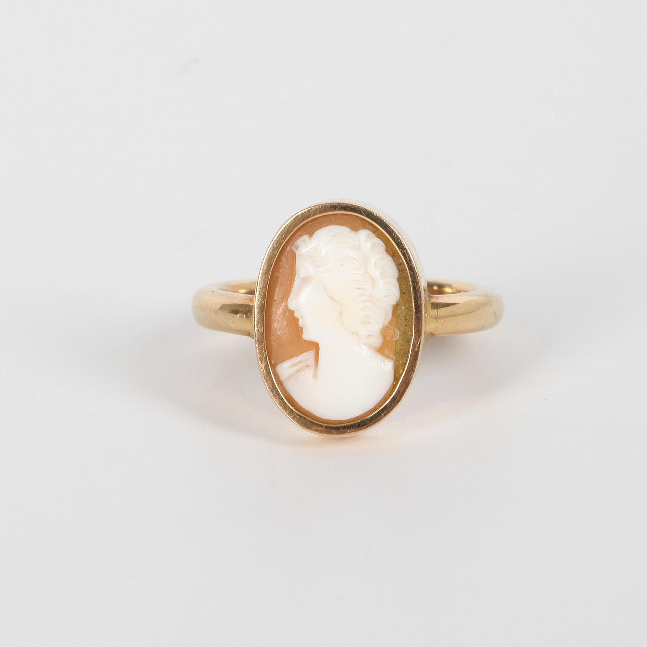 GOLD RING WITH CAMEL, 18K gold, 1922.