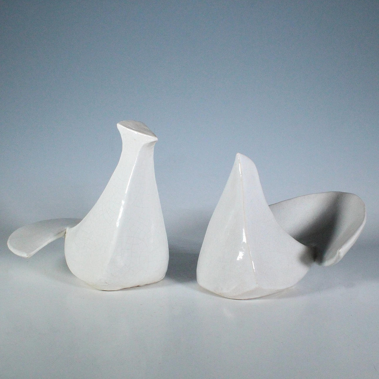 Unknown artist. 'Dove pair', sculptures, ceramics.