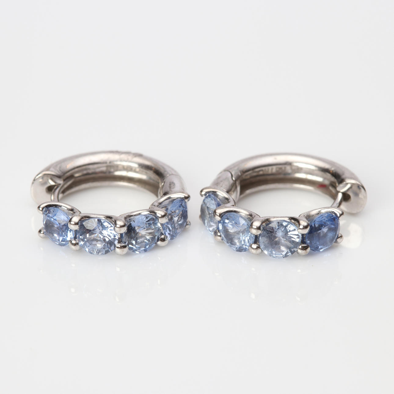 BUCHERER, PENDIENTES 18K con zafiros.