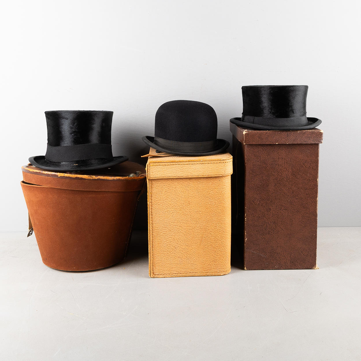 HATS, PLOMMONSTOP, 3 pieces in shatull.