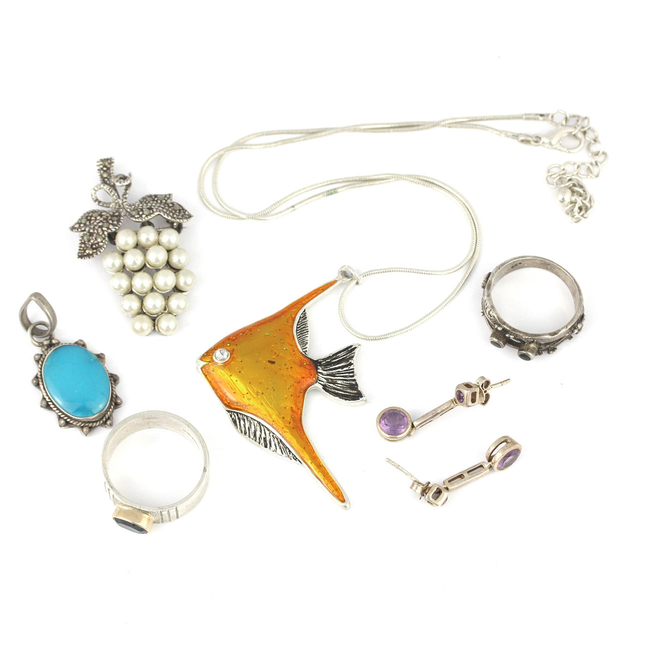 SIX SILVER JEWELLERY PIECES.