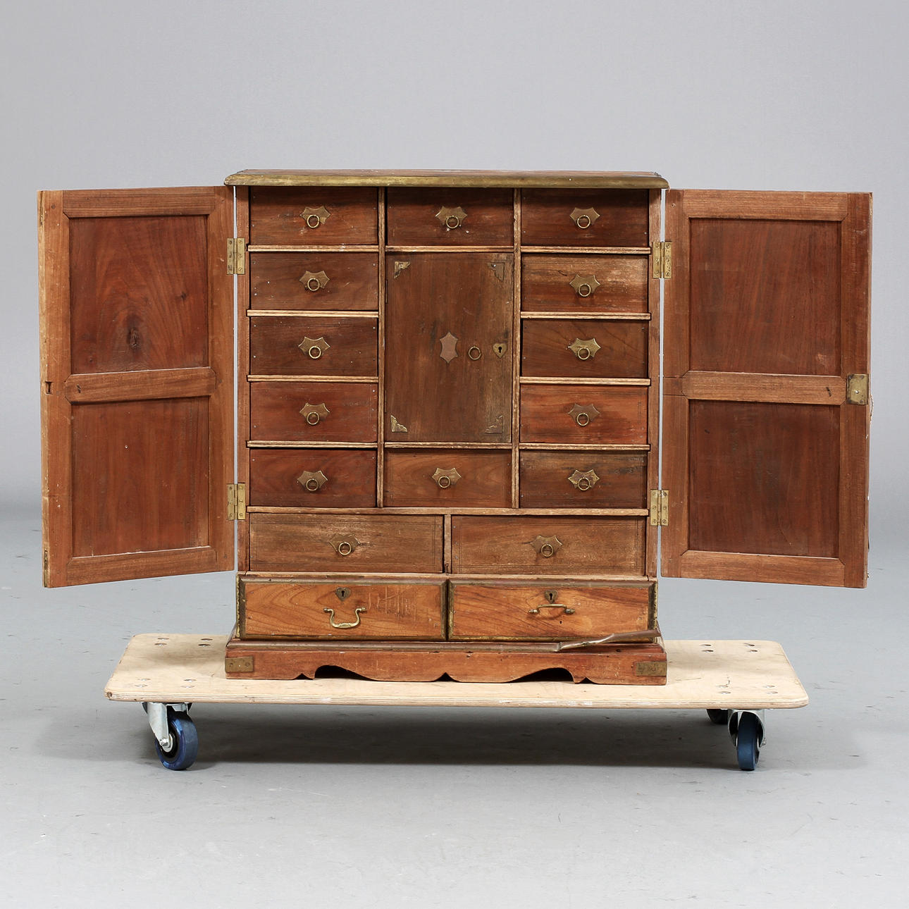 KABINETTSKÅP, 1700-1900-tal.